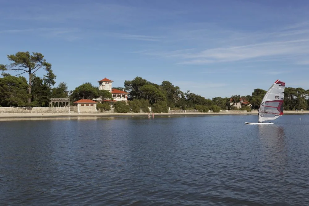 Las hermosas villas de Taussat les Bains en Lanton