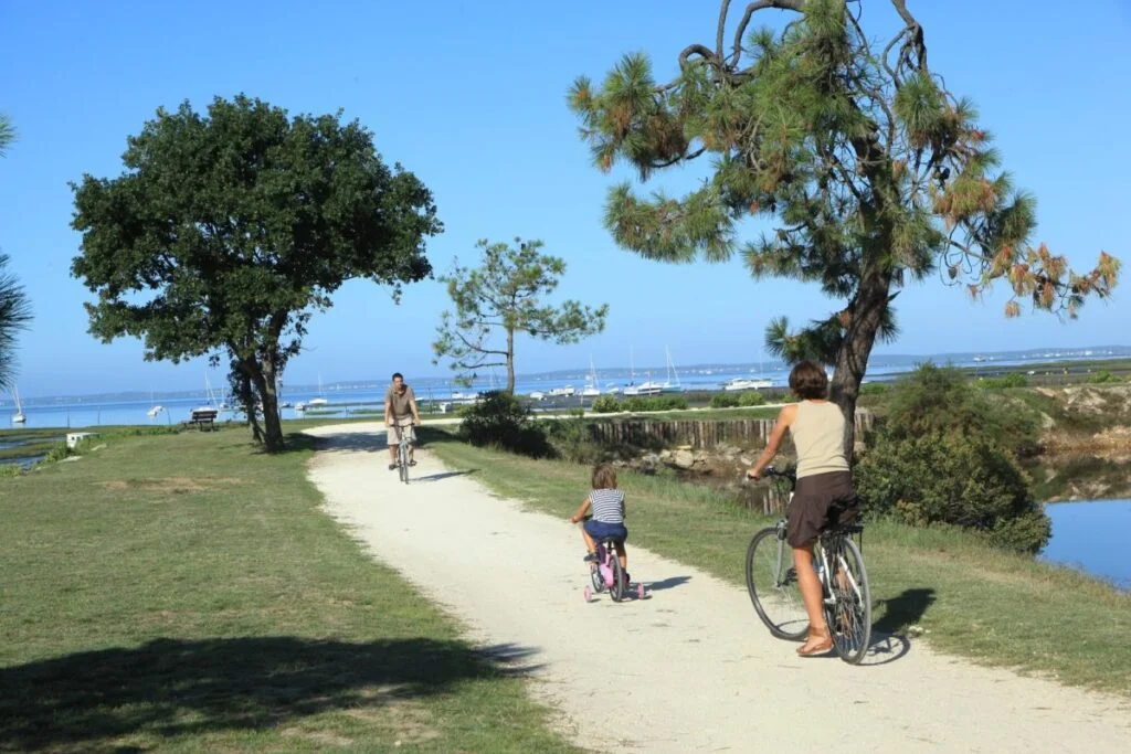 Paseo en bicicleta frente al mar de Lanton