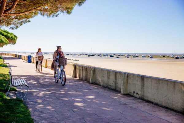 Vélo à Andernos le long des pistes cyclables