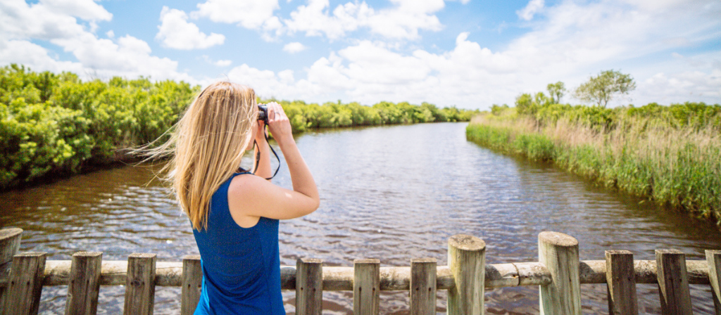 Young woman observing the salt meadows on the Domaine de Fleury (Le Teich)